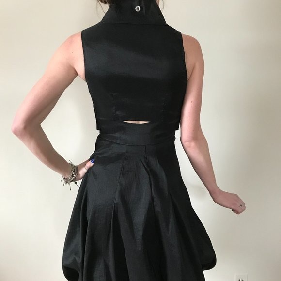 Frank Lyman Black Bubble Dress
Frank Lyman Design🦋 - Picture 3 of 10